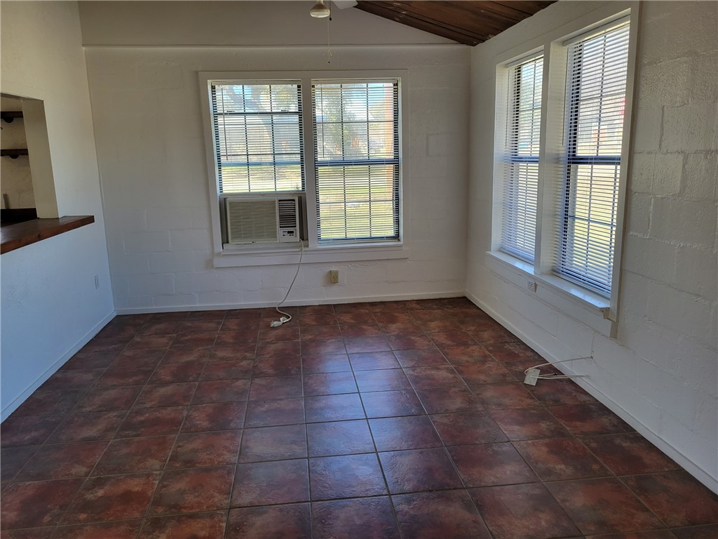 415 8th Bandera TX 78003
