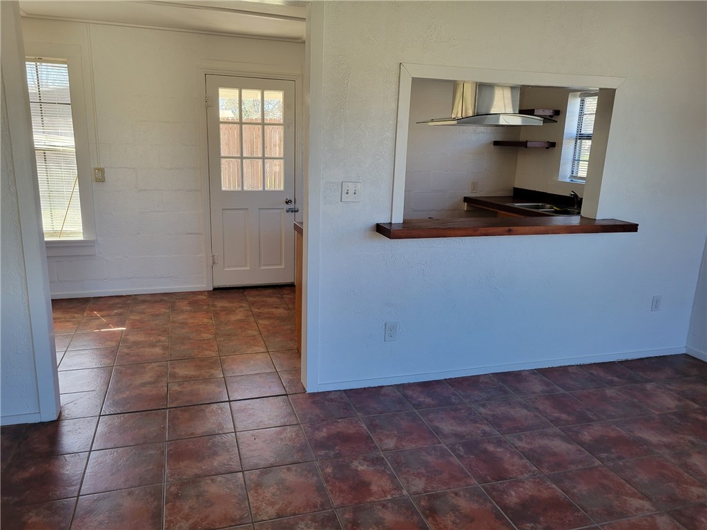 415 8th Bandera TX 78003
