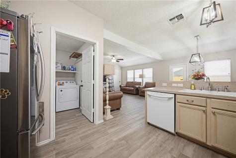 1004 La Mirada Portland TX 78374