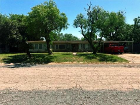 805 W Bennett Street Falfurrias TX 78355