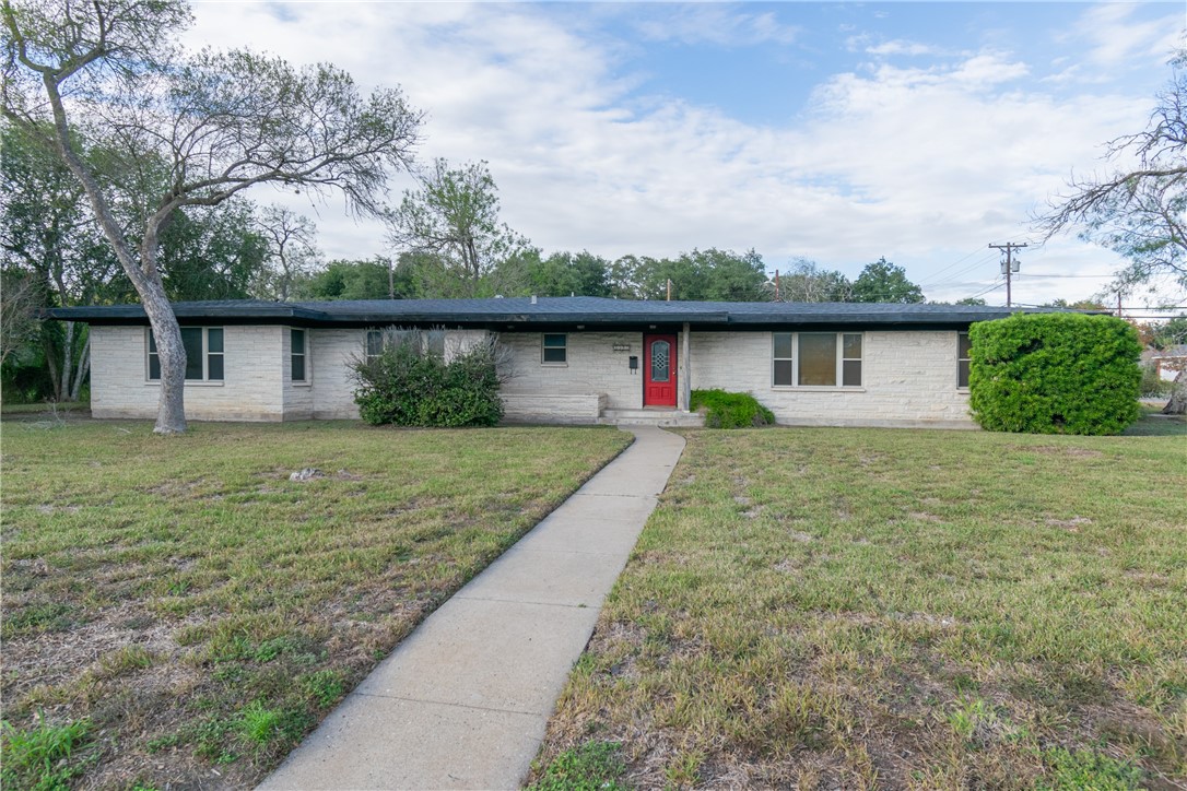 1327 Southwood Street Alice TX 78332