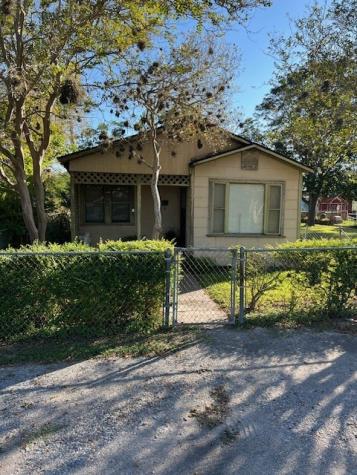 612 W Avenue D Robstown TX 78380