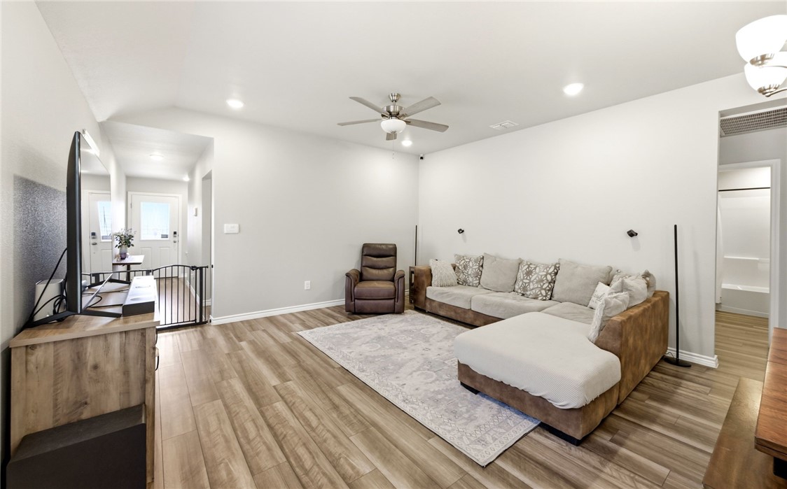 7609 Bullrider Drive Corpus Christi TX 78414
