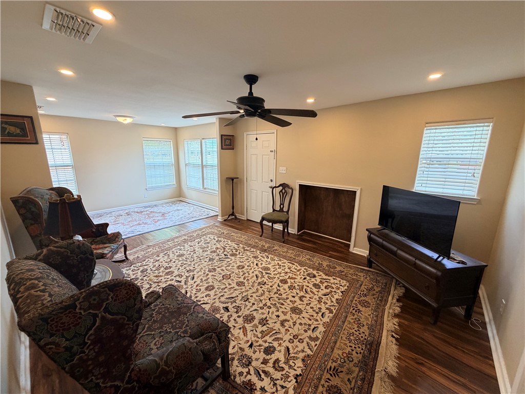 637 Naples Street Corpus Christi TX 78404