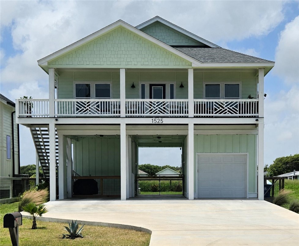 1525 S Live Oak Street Rockport TX 78382
