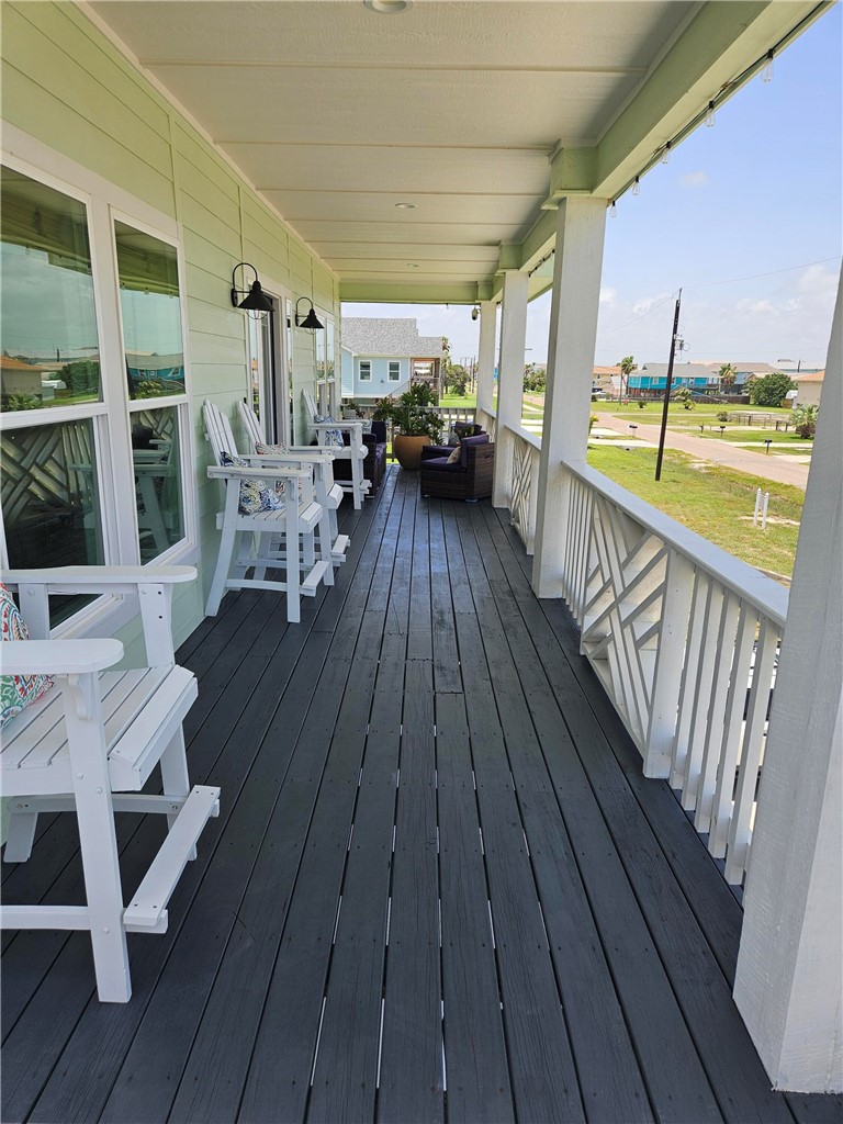 1525 S Live Oak Street Rockport TX 78382