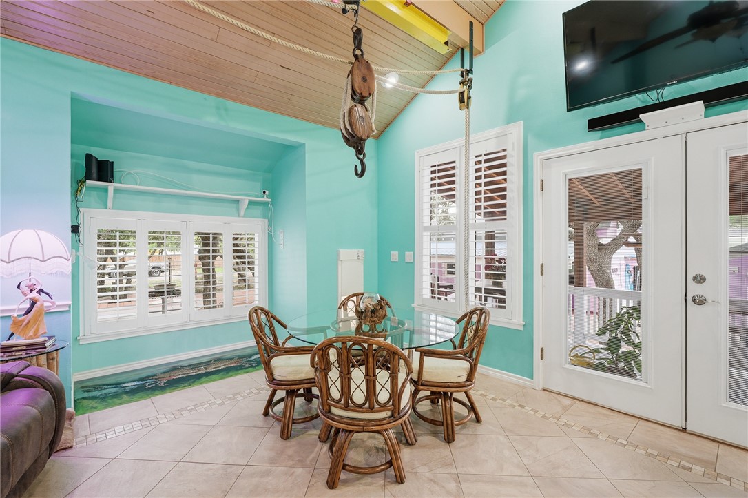 318 Traylor Avenue Rockport TX 78382