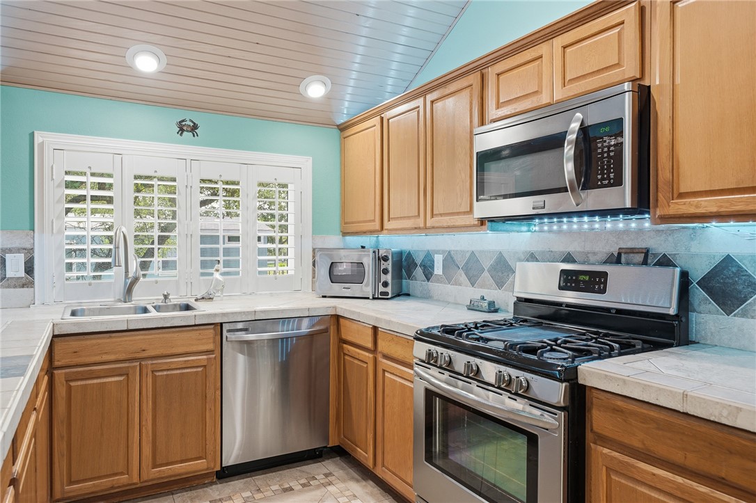 318 Traylor Avenue Rockport TX 78382