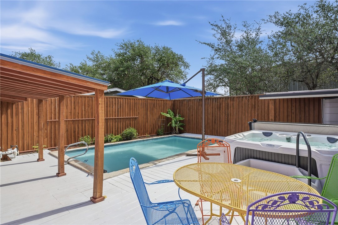 318 Traylor Avenue Rockport TX 78382