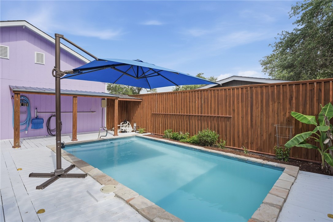318 Traylor Avenue Rockport TX 78382