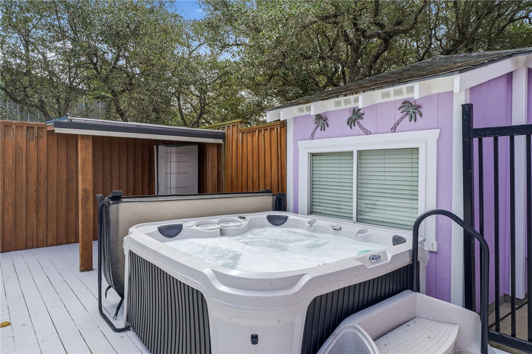 318 Traylor Avenue Rockport TX 78382