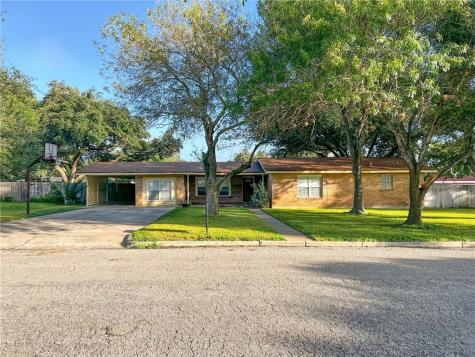 1915 Encino Avenue Alice TX 78332
