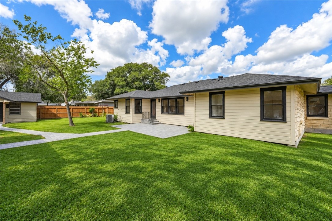 301 Pasadena Place Corpus Christi TX 78411