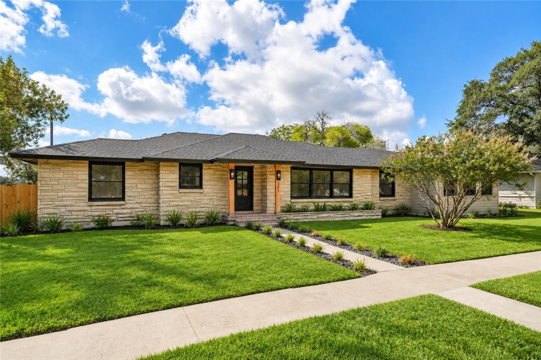 301 Pasadena Place Corpus Christi TX 78411