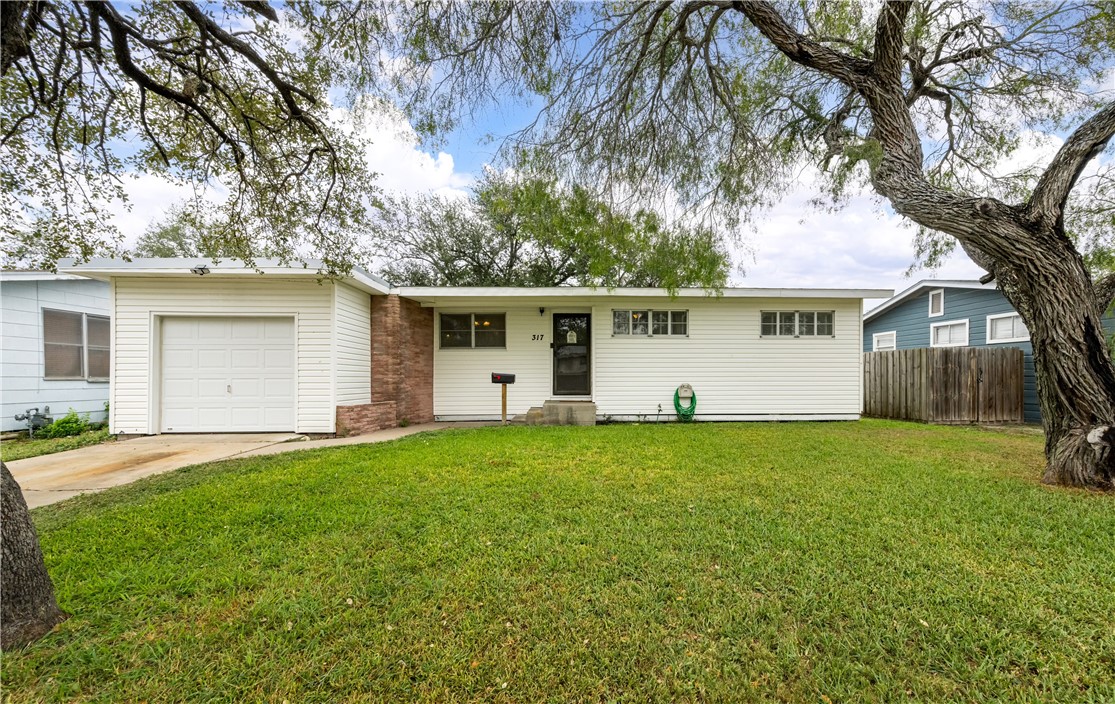 317 S Chiltipin Street Sinton TX 78387