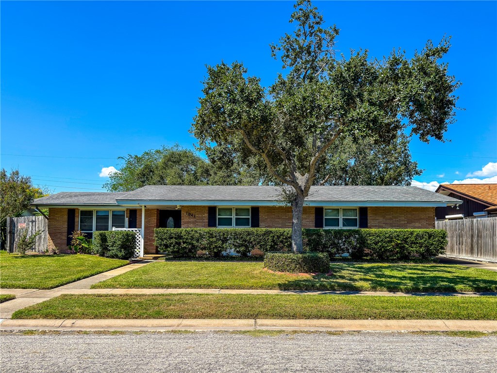 1041 Meadowbrook Drive Corpus Christi TX 78412
