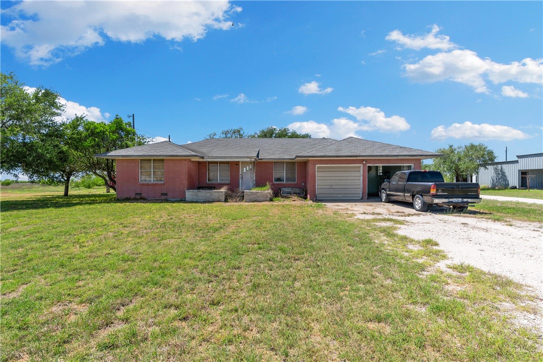 1527 N Fm 738 Orange Grove TX 78372