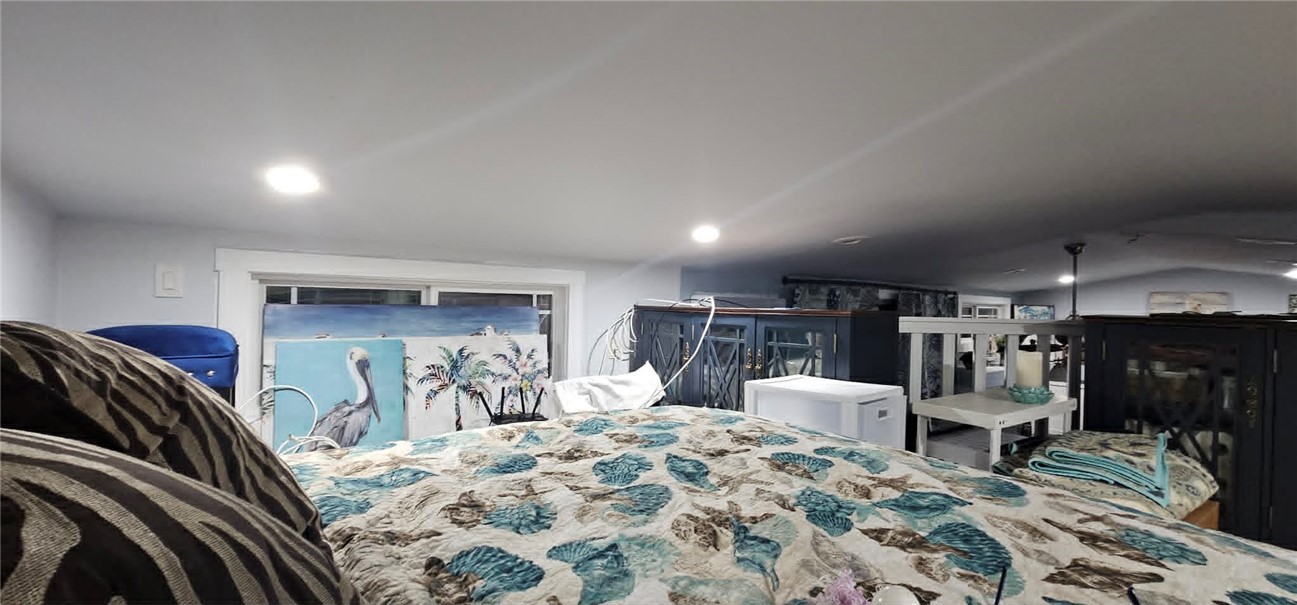 1917 Monkey Rockport TX 78382