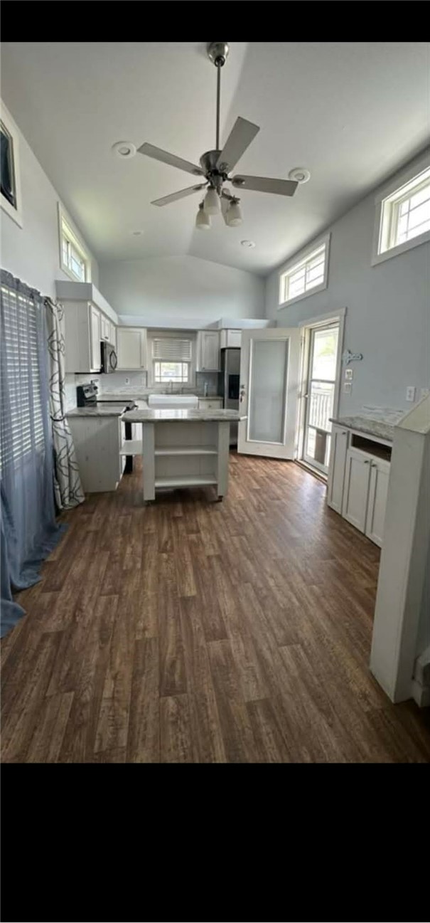 1917 Monkey Rockport TX 78382