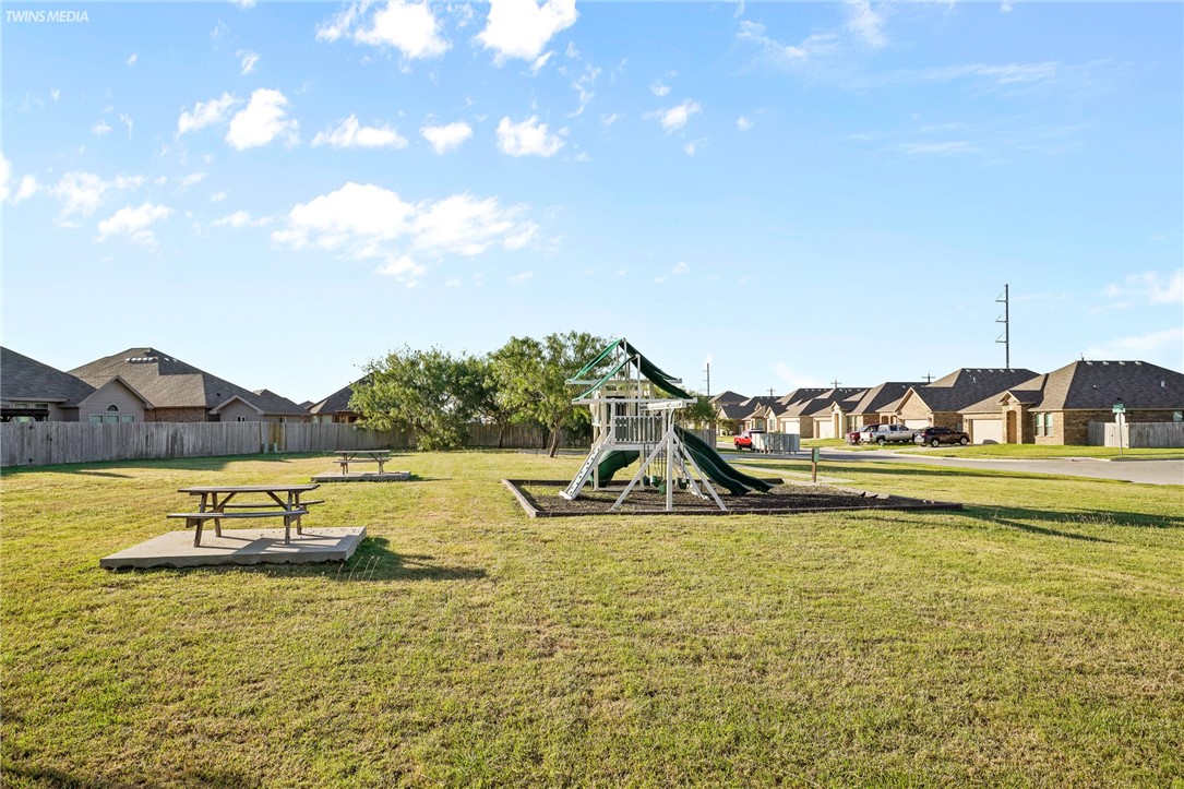 2513 Las Estrellas Street Corpus Christi TX 78414