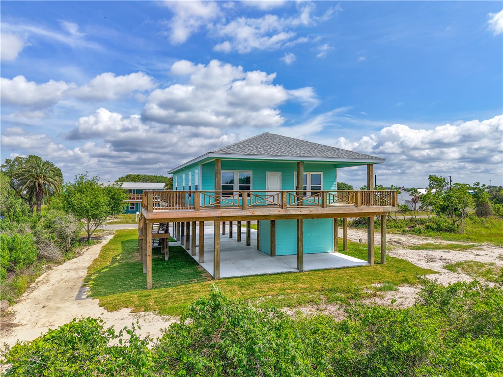 233 W Club Oak Rockport TX 78382