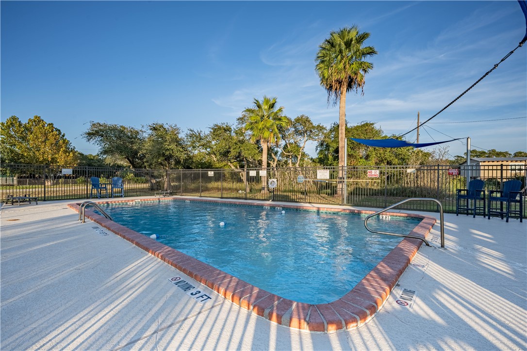 233 W Club Oak Rockport TX 78382