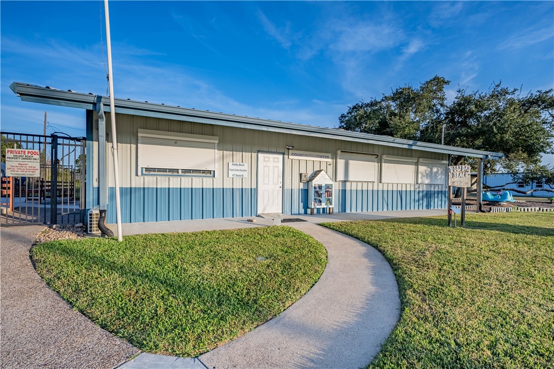 233 W Club Oak Rockport TX 78382