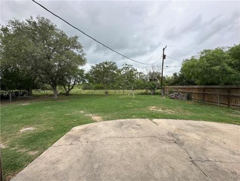 332 Woodlawn Street Sinton TX 78387