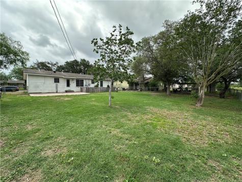 332 Woodlawn Street Sinton TX 78387