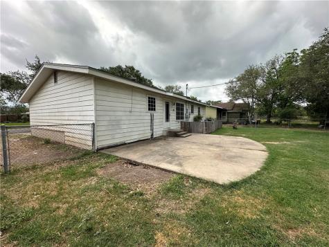 332 Woodlawn Street Sinton TX 78387
