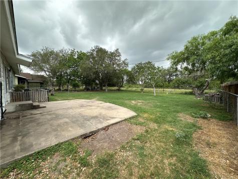 332 Woodlawn Street Sinton TX 78387