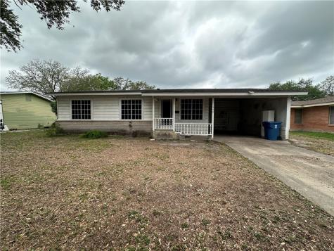 332 Woodlawn Street Sinton TX 78387