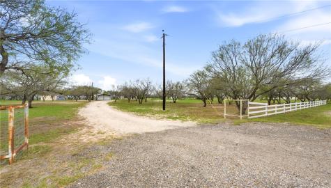 5076 Wildwood Lane Robstown TX 78380