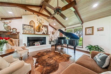 501 S County Road 1140 Riviera TX 78379
