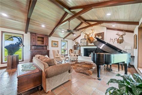 501 S County Road 1140 Riviera TX 78379
