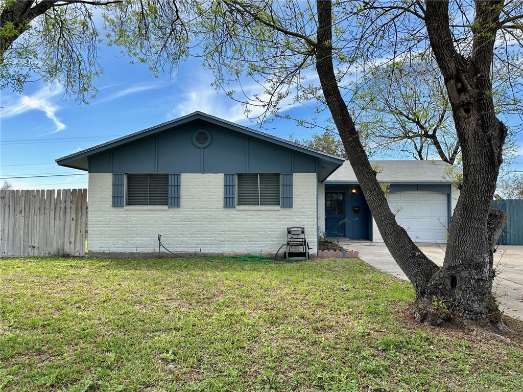 2033 S 2nd Street Kingsville TX 78363