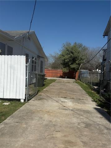 1816 Elizabeth Street Corpus Christi TX 78404