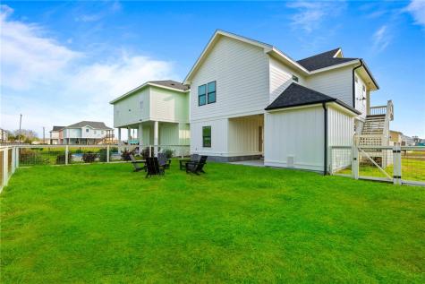 1529 S Live Oak Street Rockport TX 78382
