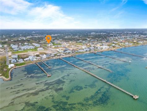1529 S Live Oak Street Rockport TX 78382