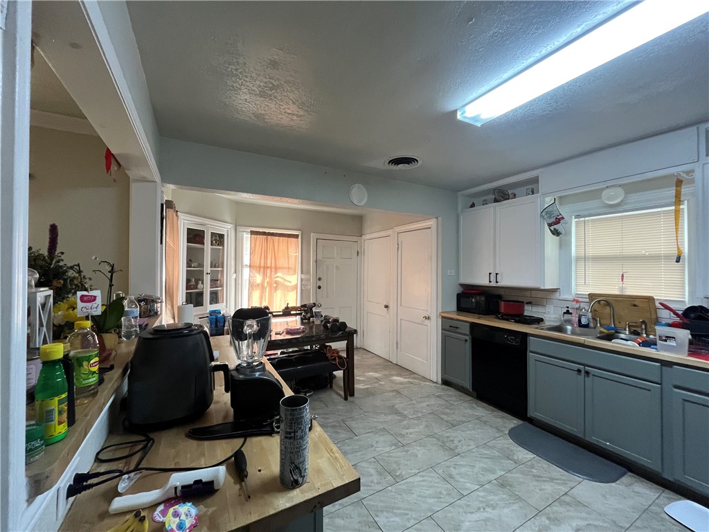 1253 Logan Avenue Corpus Christi TX 78404