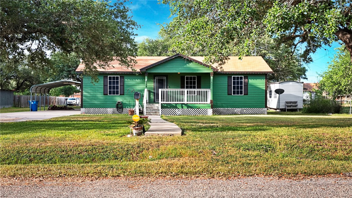 113 W Welder Street Sinton TX 78387