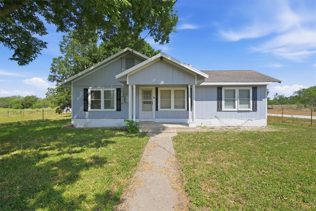 171 County Road 325 George West TX 78022