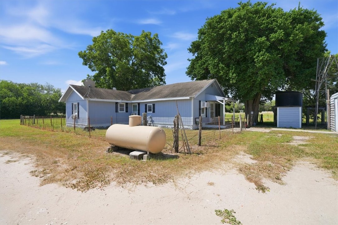 171 County Road 325 George West TX 78022