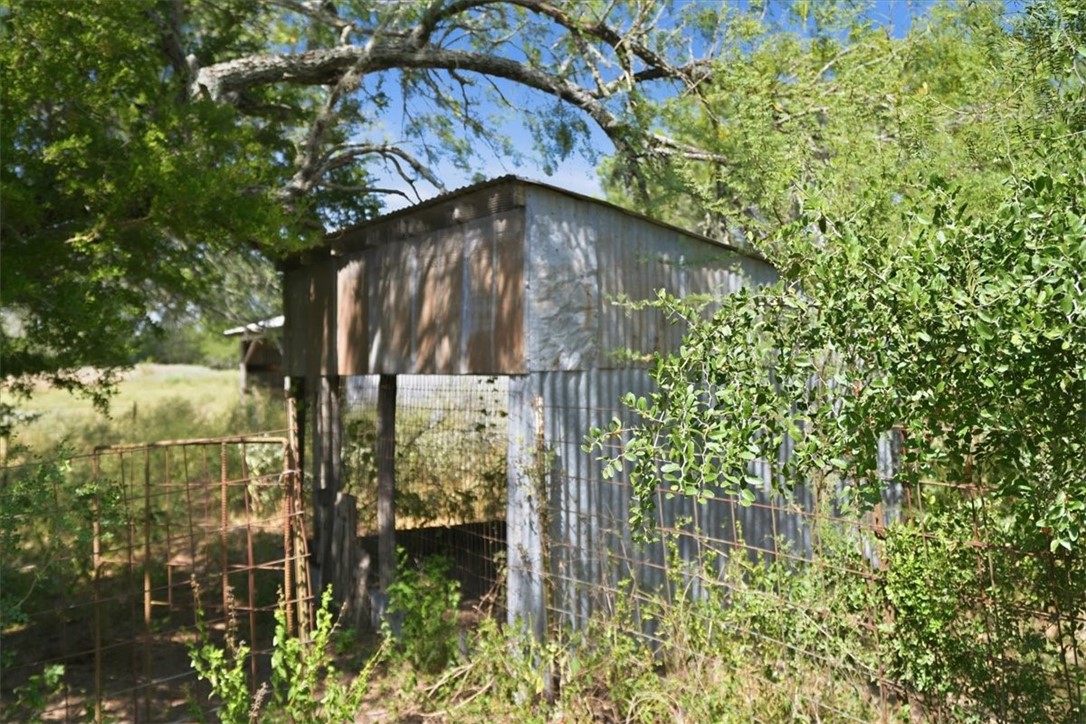 171 County Road 325 George West TX 78022