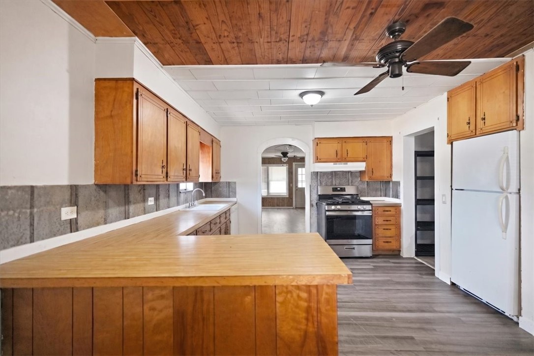 171 County Road 325 George West TX 78022