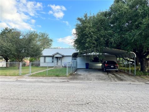 305 Laredo Street Freer TX 78357
