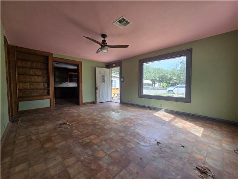305 Laredo Street Freer TX 78357