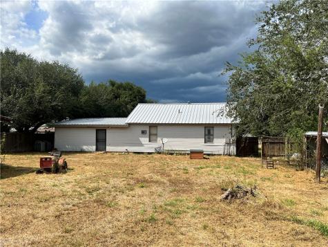 305 Laredo Street Freer TX 78357