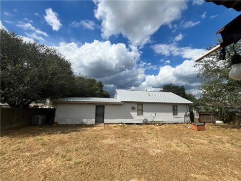 305 Laredo Street Freer TX 78357
