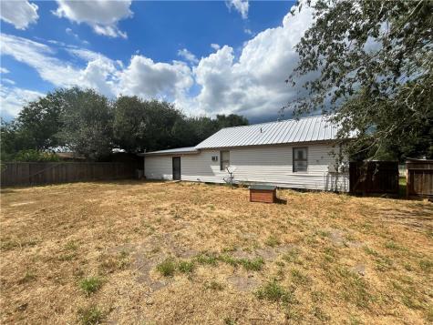 305 Laredo Street Freer TX 78357